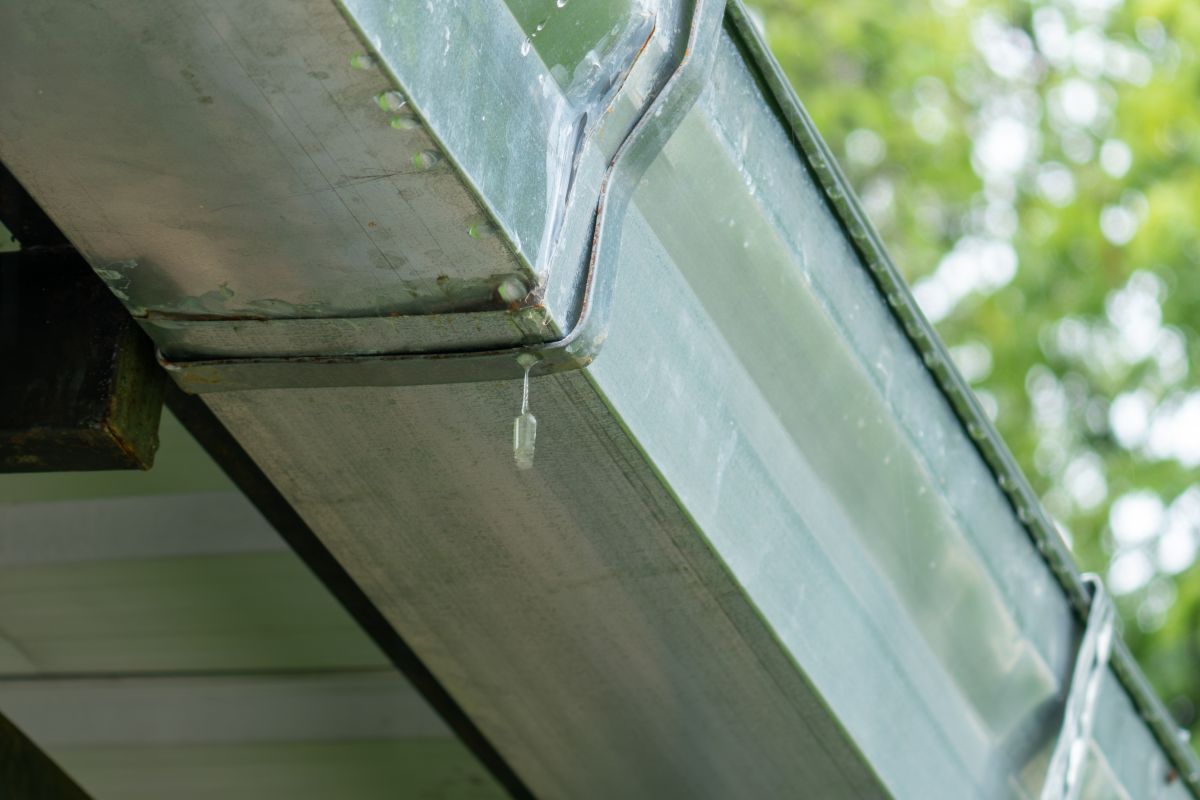 what are the signs you need new gutters